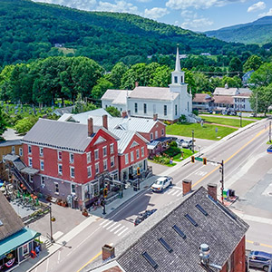 The village of Waterbury with Mountain Backdrop